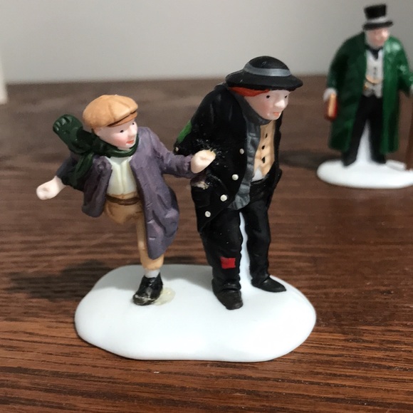 Dept 56 Heritage Village Oliver Twist - Picture 4 of 8